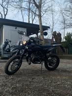 Zwarte sherco-rs 50cc, Fietsen en Brommers, 6 versnellingen, Zo goed als nieuw, 50 cc, Ophalen