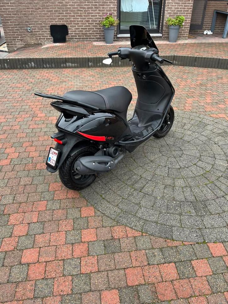 Piaggio zip 4takt a klasse, Fietsen en Brommers, Scooters | Piaggio, Zo goed als nieuw, Zip, Ophalen