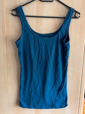 Blauw topje beschikbaar voor biedingen