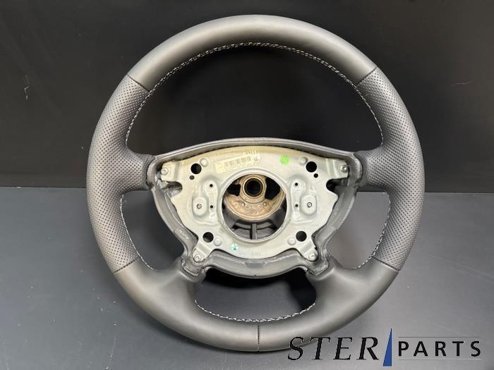 Volant d'un Mercedes E-Klasse, Autos : Pièces & Accessoires, Commande, Mercedes-Benz, Neuf, 12 mois de garantie, Enlèvement ou Envoi