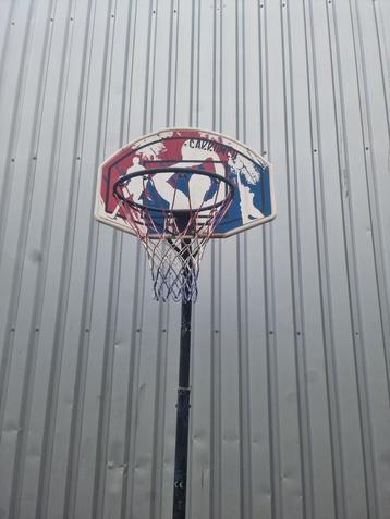 Basketbal ring staander gratis beschikbaar voor biedingen