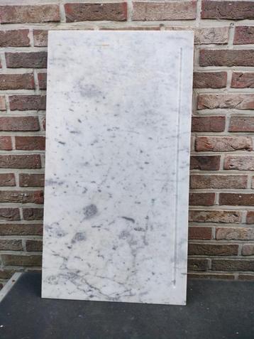 2 marmeren platen 32x34cm en 43x80 cm beschikbaar voor biedingen