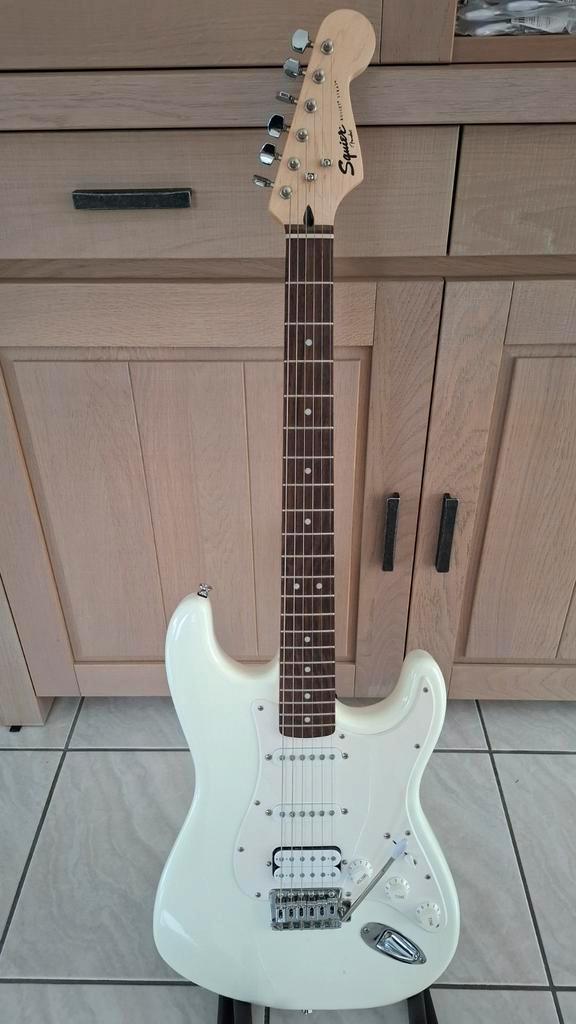 Squier BulletStrat, Musique & Instruments, Instruments à corde | Guitares | Électriques, Comme neuf, Enlèvement