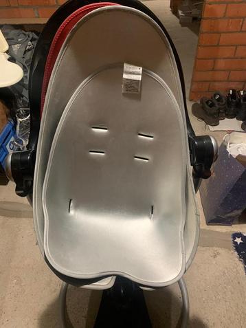 Eetstoel beschikbaar voor biedingen