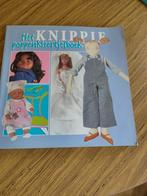 Het Knippie poppenkleertjesboek, Livres, Loisirs & Temps libre, Comme neuf, Enlèvement ou Envoi