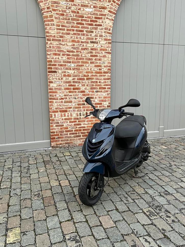 Piaggio zip 4 takt, Fietsen en Brommers, Scooters | Piaggio, Zo goed als nieuw, Zip, Ophalen