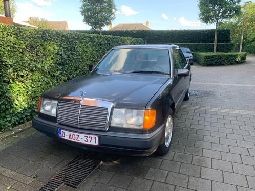 Mercedes 230e Oldtimer, Auto's, Oldtimers, Particulier, Centrale vergrendeling, Lichtmetalen velgen, Open dak, Trekhaak, Mercedes-Benz