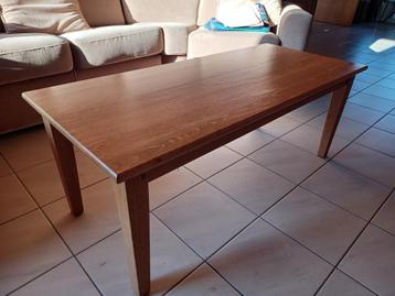 Houten salontafel van 123 x 53 cm in zeer goede staat beschikbaar voor biedingen