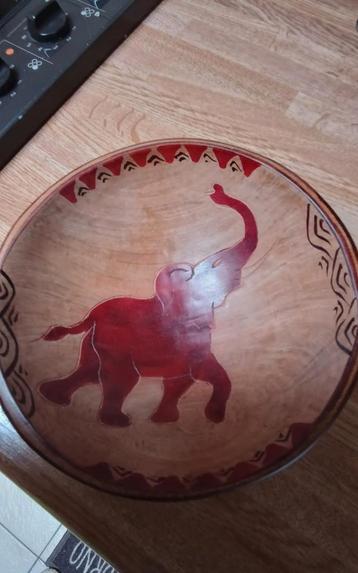 Houten schaaltje met olifant, Mortsel beschikbaar voor biedingen