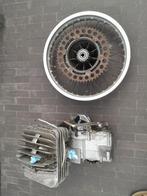 Crossblok ,MOTO VILLA.350 onsteking kapot .+ een achterwiel, Motoren
