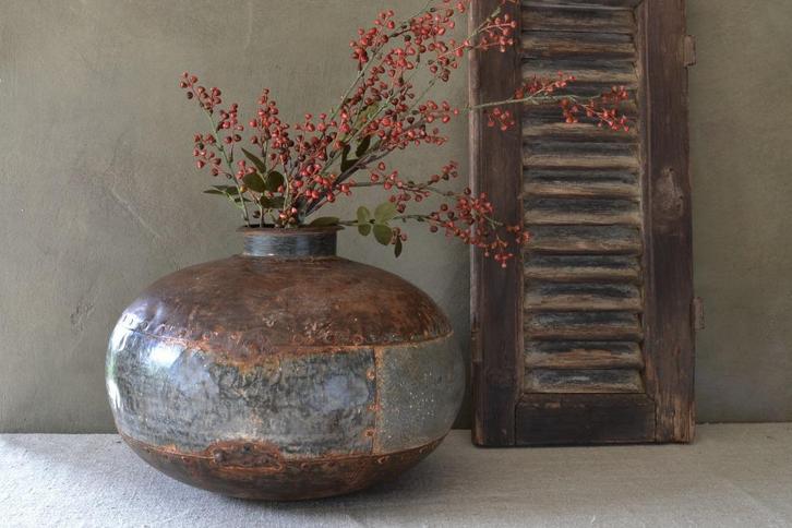 Oude Indiase nagouri pot waterkruik, Huis en Inrichting, Woonaccessoires | Vazen, Gebruikt, Minder dan 50 cm, Overige materialen