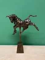 Antieke bronzen dansende stier, Antiek en Kunst, Ophalen, Brons