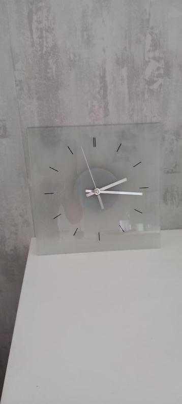 Zeer mooie wandklok beschikbaar voor biedingen