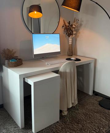 Bureau wit (uitrekbaar) - IKEA MALM, Huis en Inrichting, Bureaus, Ophalen, Zo goed als nieuw, Bureau