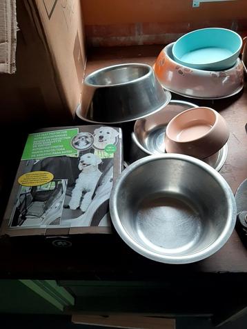 Doos vol met honden accessoires beschikbaar voor biedingen