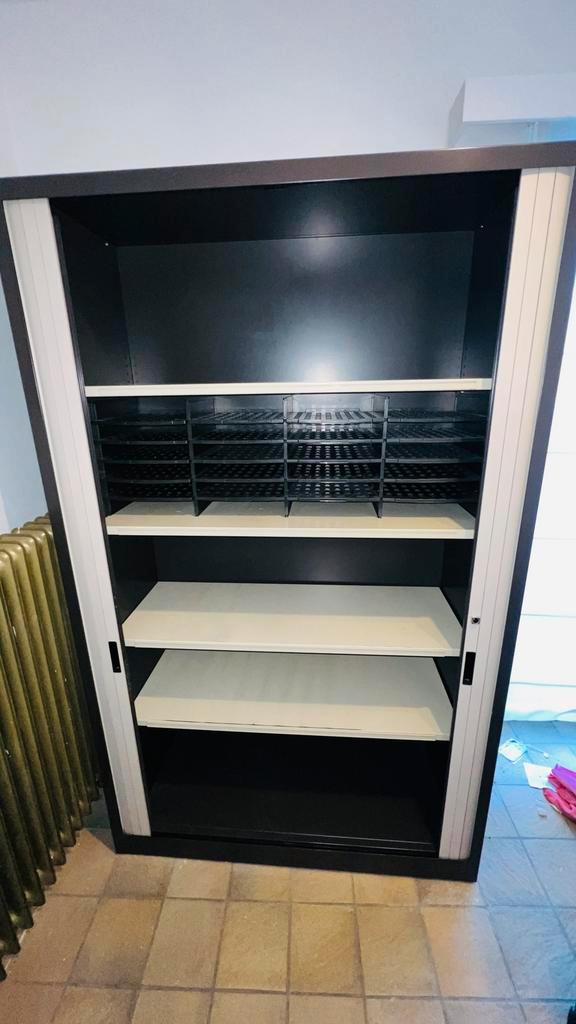 Degelijke bureel kast met rolluik deuren, Huis en Inrichting, Kasten | Roldeurkasten en Archiefkasten, Gebruikt, 150 tot 200 cm