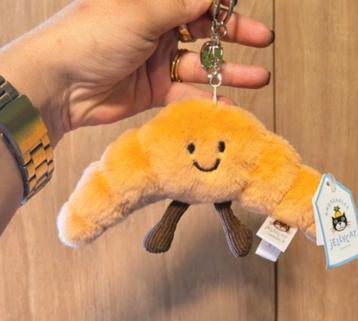 Jellycat Amuseables Croissant - Nieuw beschikbaar voor biedingen