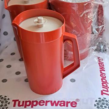 Tupperware nieuwe vintage schenkkannen beschikbaar voor biedingen