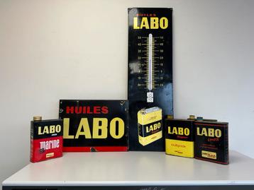 Enseigne publicitaire émaillée LABO & bidons d'huile, Enlèvement ou Envoi, Utilisé, Panneau publicitaire