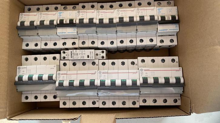 Elektrische Automatische Zekeringen, Doe-het-zelf en Bouw, Elektriciteit en Kabels, Gebruikt, Schakelaar, Ophalen of Verzenden
