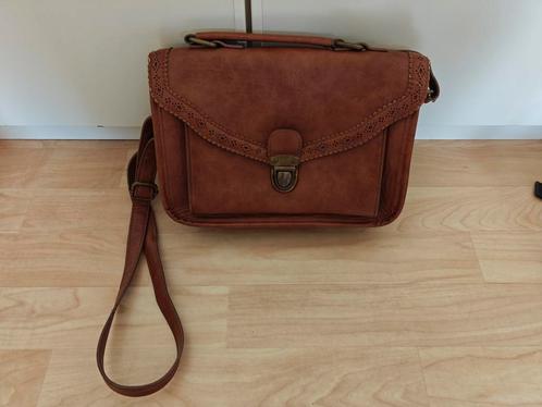 Bruine tas, Handtassen en Accessoires, Tassen | Damestassen, Gebruikt, Handtas, Ophalen