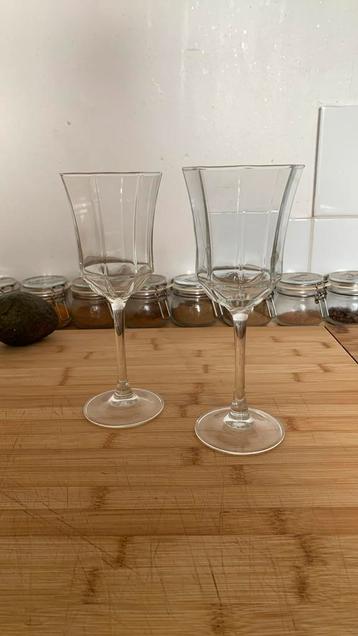 2 groot glaswerk beschikbaar voor biedingen