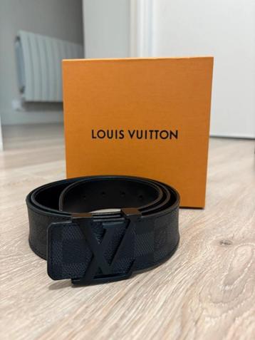 Louis vuitton graphite riem beschikbaar voor biedingen