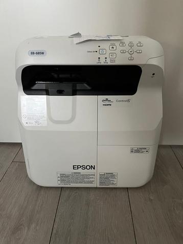 Nette Epson EB-685W Pro Ultra Short Throw 3500lumen Daglicht beschikbaar voor biedingen