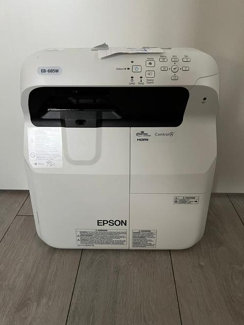 Nette Epson EB-685W Pro Ultra Short Throw 3500lumen Daglicht, Audio, Tv en Foto, Beamers, Zo goed als nieuw, LCD, Ophalen of Verzenden