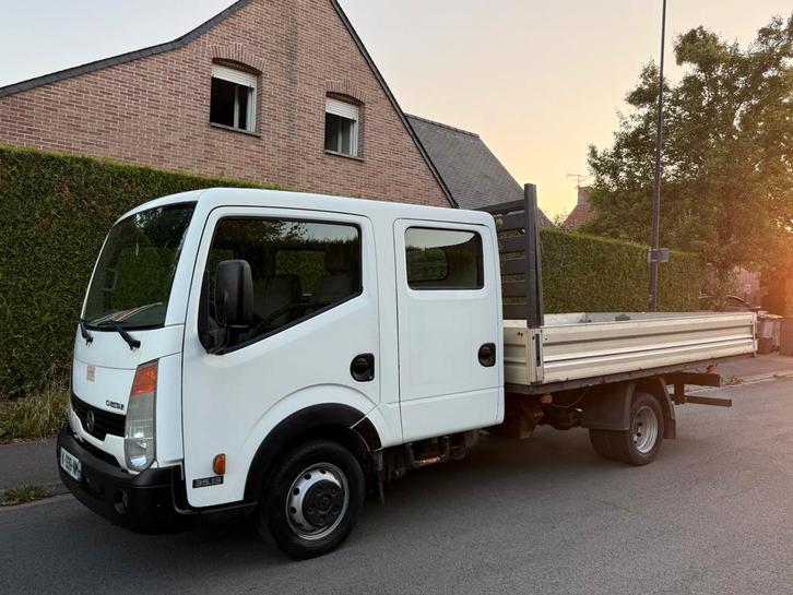 Nissan cabstar / 2.5 DCi 130ch / 6 places / 115 000kms /, Autos, Camionnettes & Utilitaires, Particulier, Nissan, Diesel, 4 portes