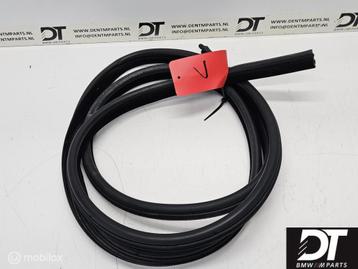 Deurrubber voor beide kanten BMW 5-serie E39 51727116403 beschikbaar voor biedingen