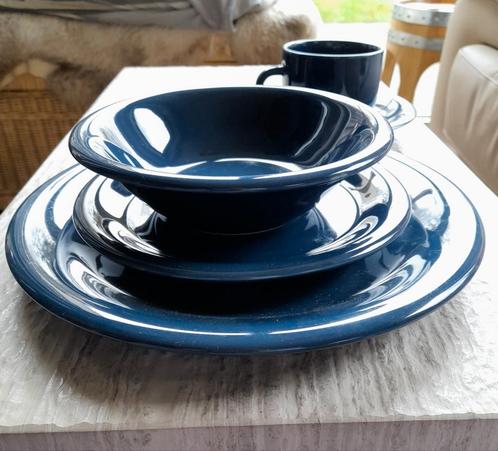 Blauwe service voor 6 personen. 9,60 euro., Huis en Inrichting, Keuken | Servies, Gebruikt, Compleet servies, Effen, Ophalen of Verzenden