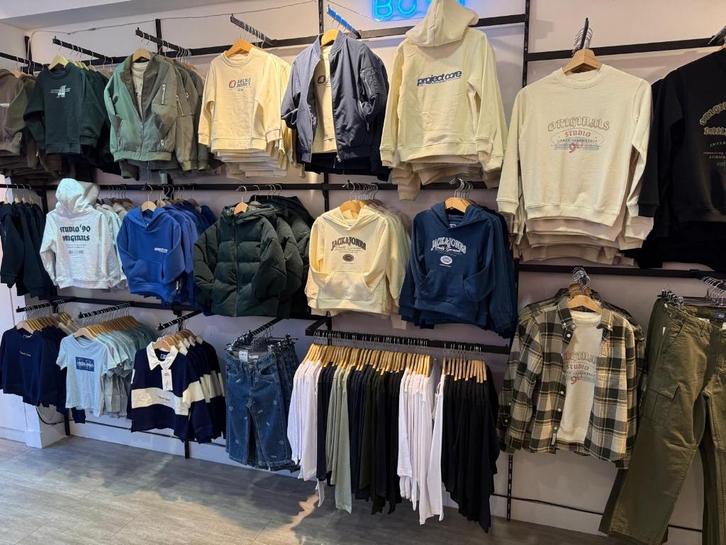 Volledige winkelinrichting (Niet de producten), Zakelijke goederen, Stock en Retail | Partijen goederen, Textiel, Ophalen