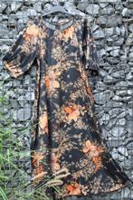 M282. Robe noire avec motif floraux pour dame de taille 50, Zwart, Maat 46/48 (XL) of groter, Ophalen of Verzenden, Zo goed als nieuw