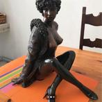 Sculpture en bronze jolie mademoiselle., Bronze