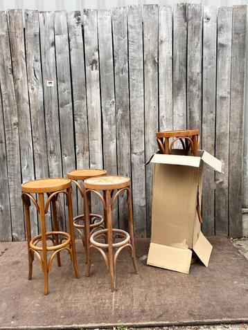 Vintage Beukenhouten Barkrukken – Caféklassiekers  beschikbaar voor biedingen