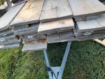 Houten planken beschikbaar voor biedingen