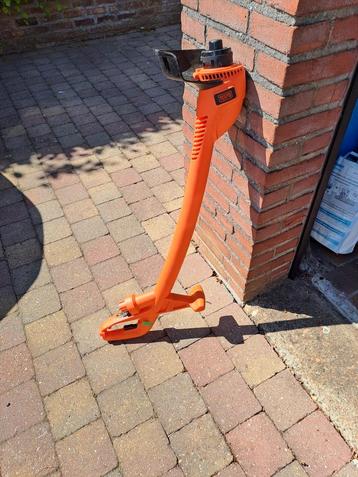 Grastrimmer merk Black & Decker.  beschikbaar voor biedingen