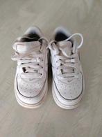 witte Nike schoenen / sportschoenen maat 26, Kinderen en Baby's, Kinderkleding | Schoenen en Sokken, Gebruikt, Jongen of Meisje