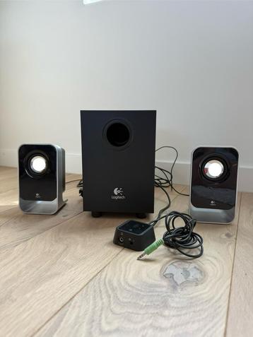 Logitech speakers stereo beschikbaar voor biedingen