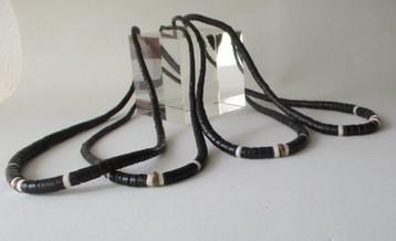 Kett. KT09:Mooie Zwarte Schelp ketting-41+43cm. met Wit beschikbaar voor biedingen