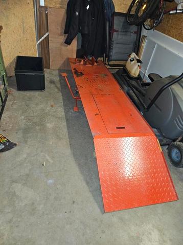 Motor heftafel 2m20 op 68cm beschikbaar voor biedingen