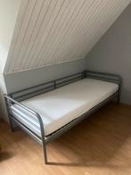 Eenpersoonsbed met matras, Huis en Inrichting, Slaapkamer | Bedden, Ophalen, Eenpersoons, Wit, Zo goed als nieuw