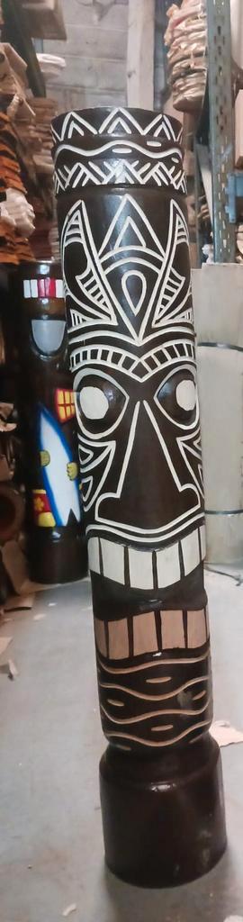 totem Tiki 100 cm en bois d albesia 45€ pièce  disponible aux enchères