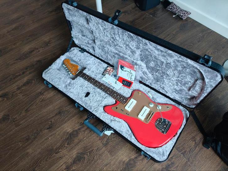 Fender LTD Vintera Road Worn II 50s Jazzmaster Fiesta Red, Musique & Instruments, Instruments à corde | Guitares | Électriques