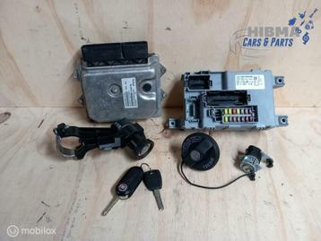 Fiat Punto Evo 1.3 M-Jet Sleutelset + ECU 51880758 09 - 13 beschikbaar voor biedingen