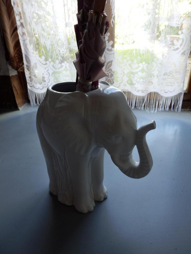 porseleinen olifant paraplubak, Huis en Inrichting, Woonaccessoires | Paraplubakken, Zo goed als nieuw, Overige materialen, Ophalen