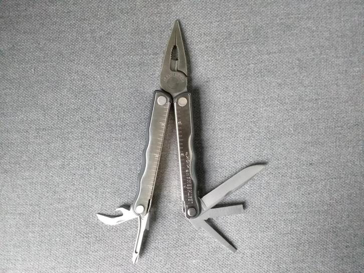 Leatherman KICK, Caravanes & Camping, Outils de camping, Neuf, Enlèvement ou Envoi