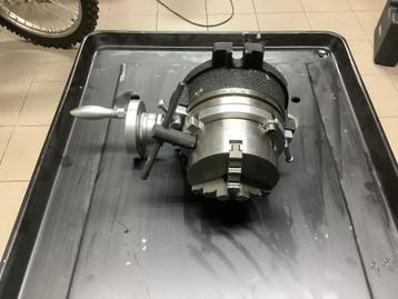 verdeel tafel beschikbaar voor biedingen