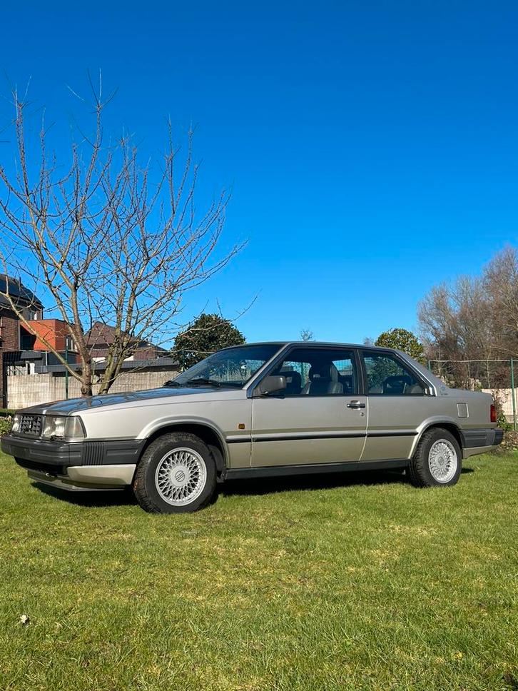 Volvo 780 coupé bertone, Autos, Volvo, Particulier, Diesel, Coupé, Automatique, Argent ou Gris, Gris, Cuir, Propulsion arrière
